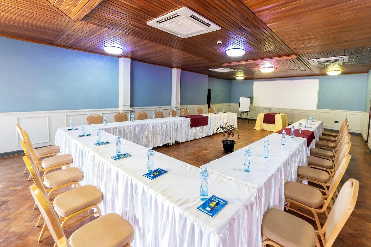 Afro Park Hotel Καμπάλα